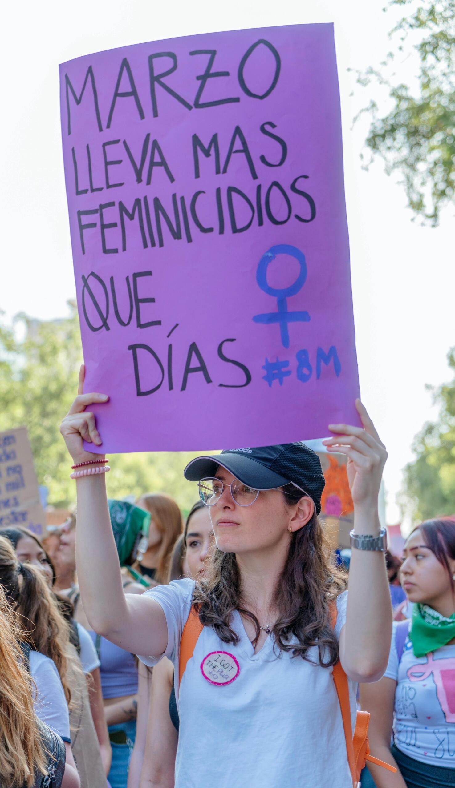 Las mujeres marchan, pero también se reúnen y solidarizan en toda marcha. 