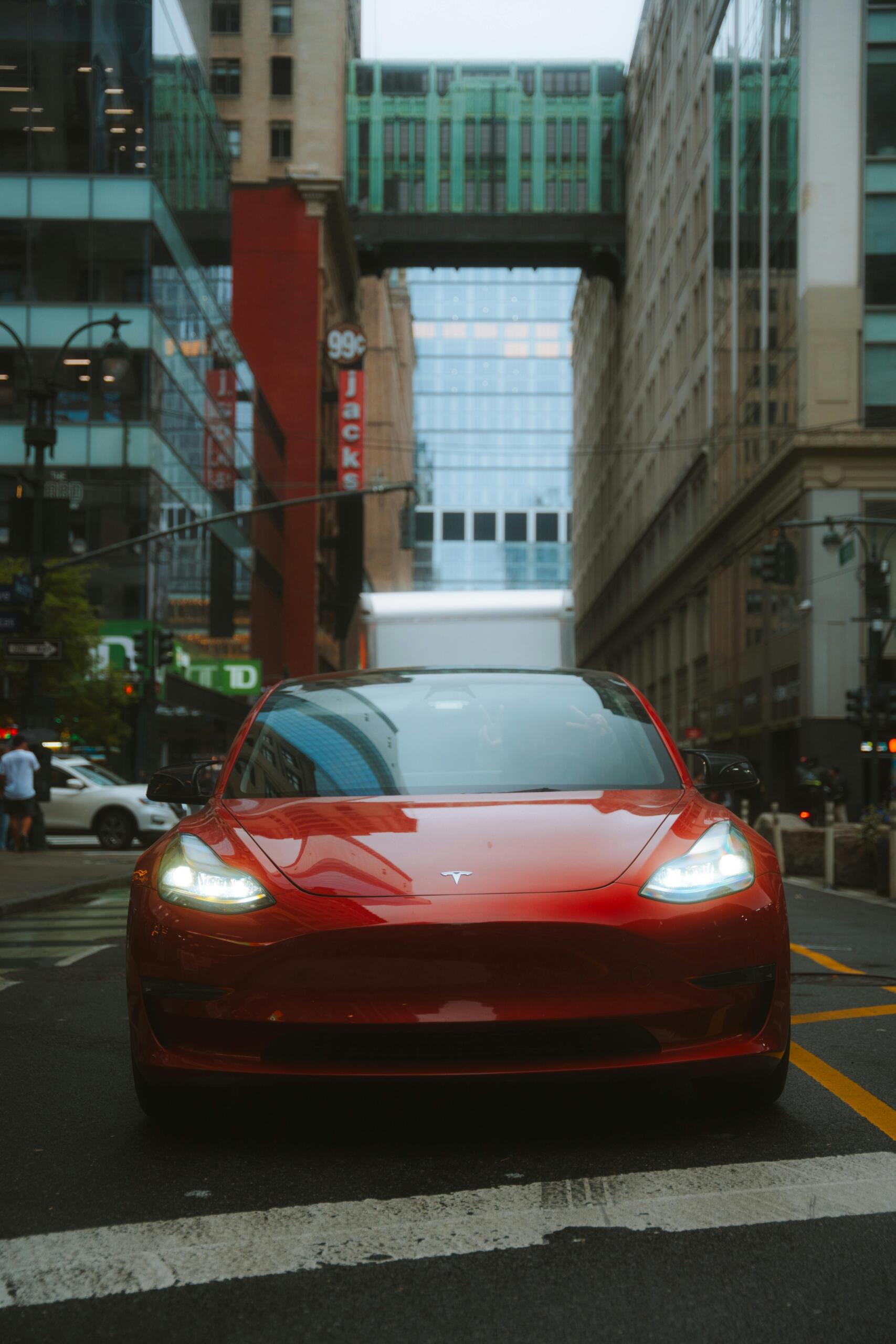 Los autos Tesla fueron los pioneros en electro movilidad del mundo.