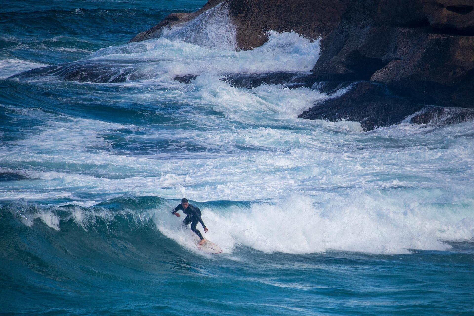 Iquique es un lugar ideal para surfear, con temperaturas constantes en el año.