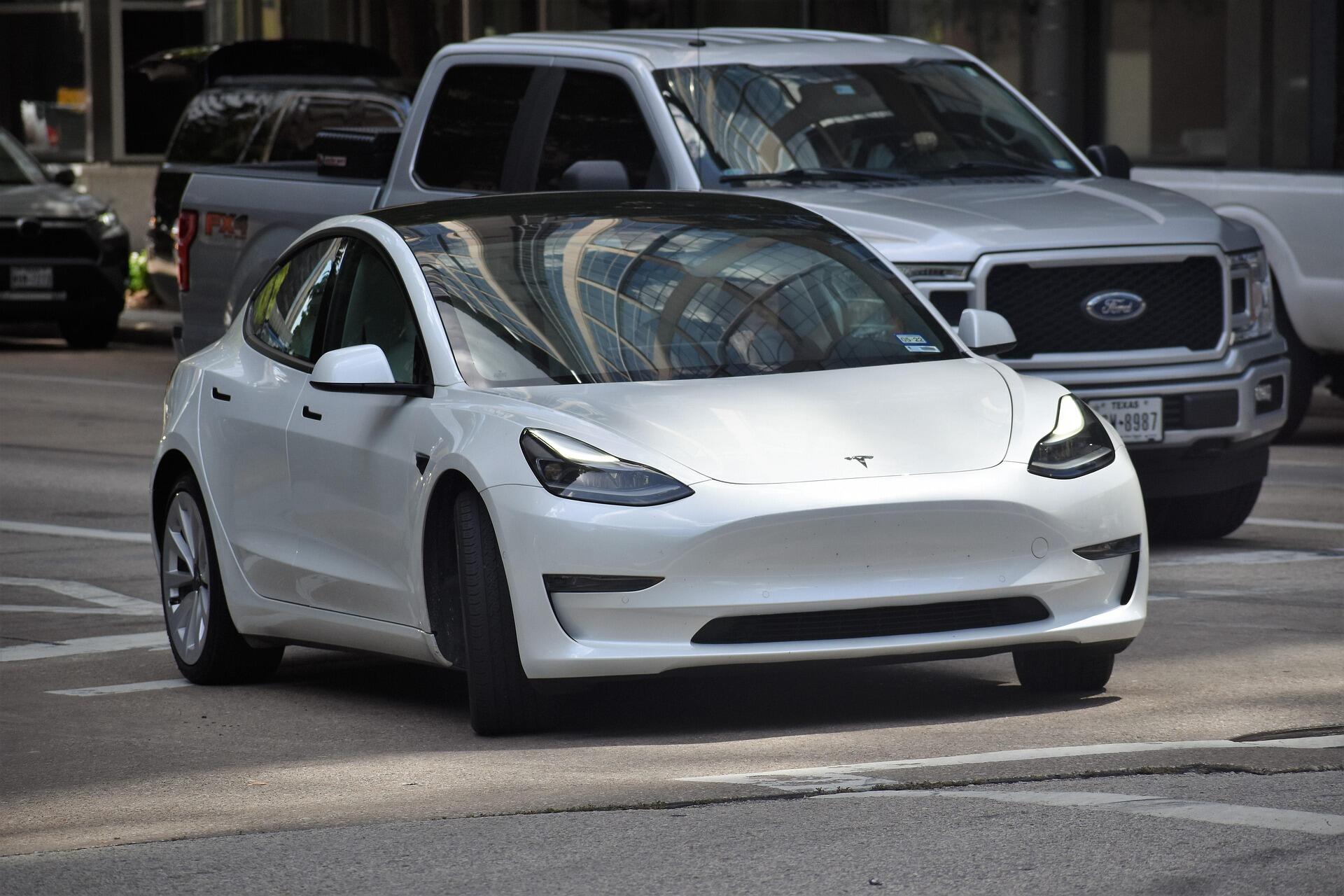 Los autos eléctricos no contaminan y no emiten ruidos molestos.