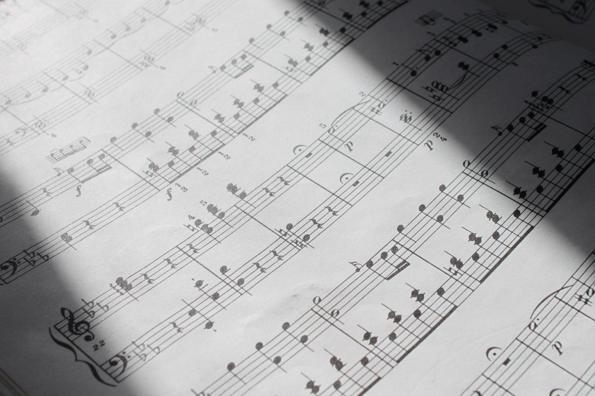 Aprender a leer partituras es esencial en el mundo de la música.