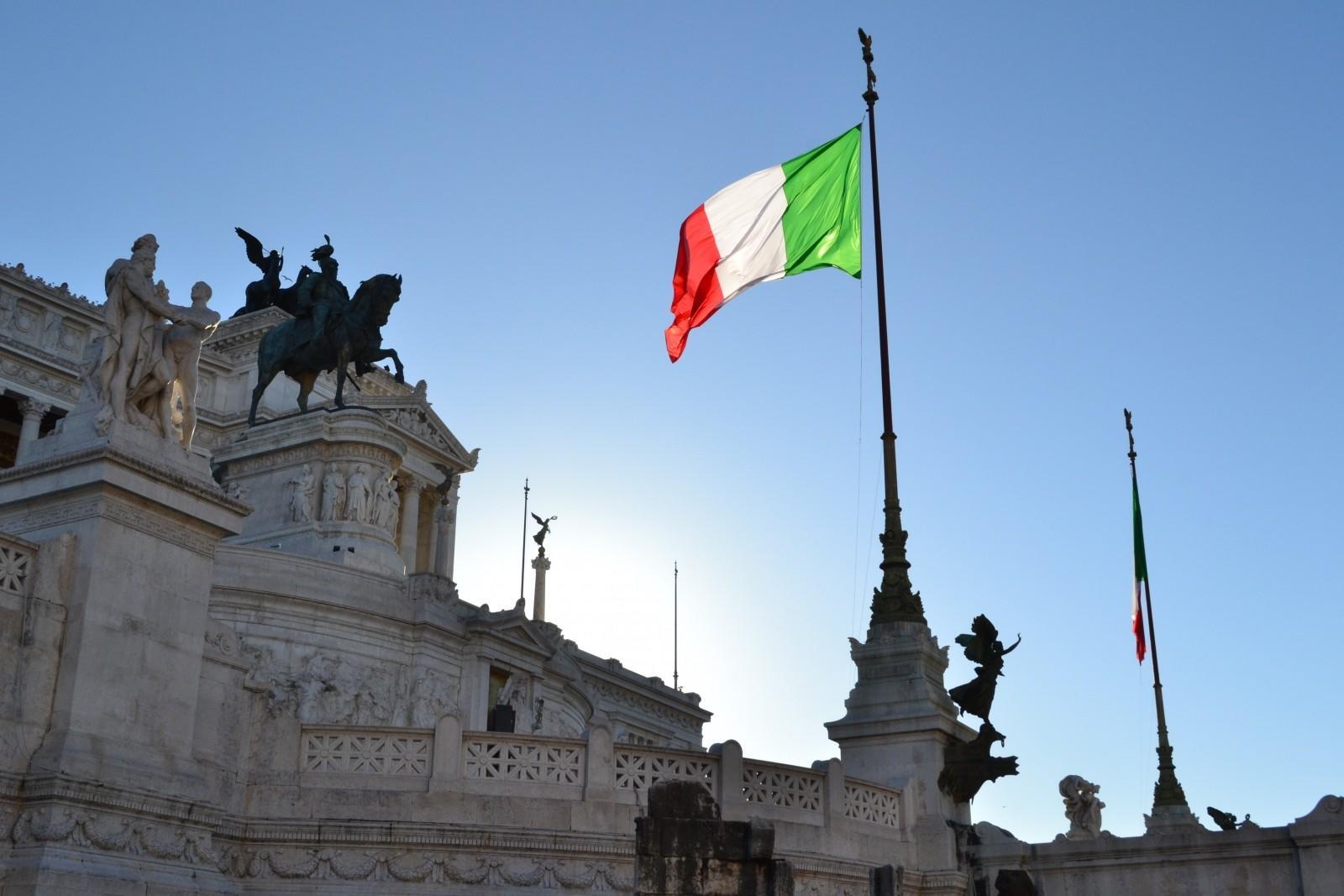Ver la tele en italiano.