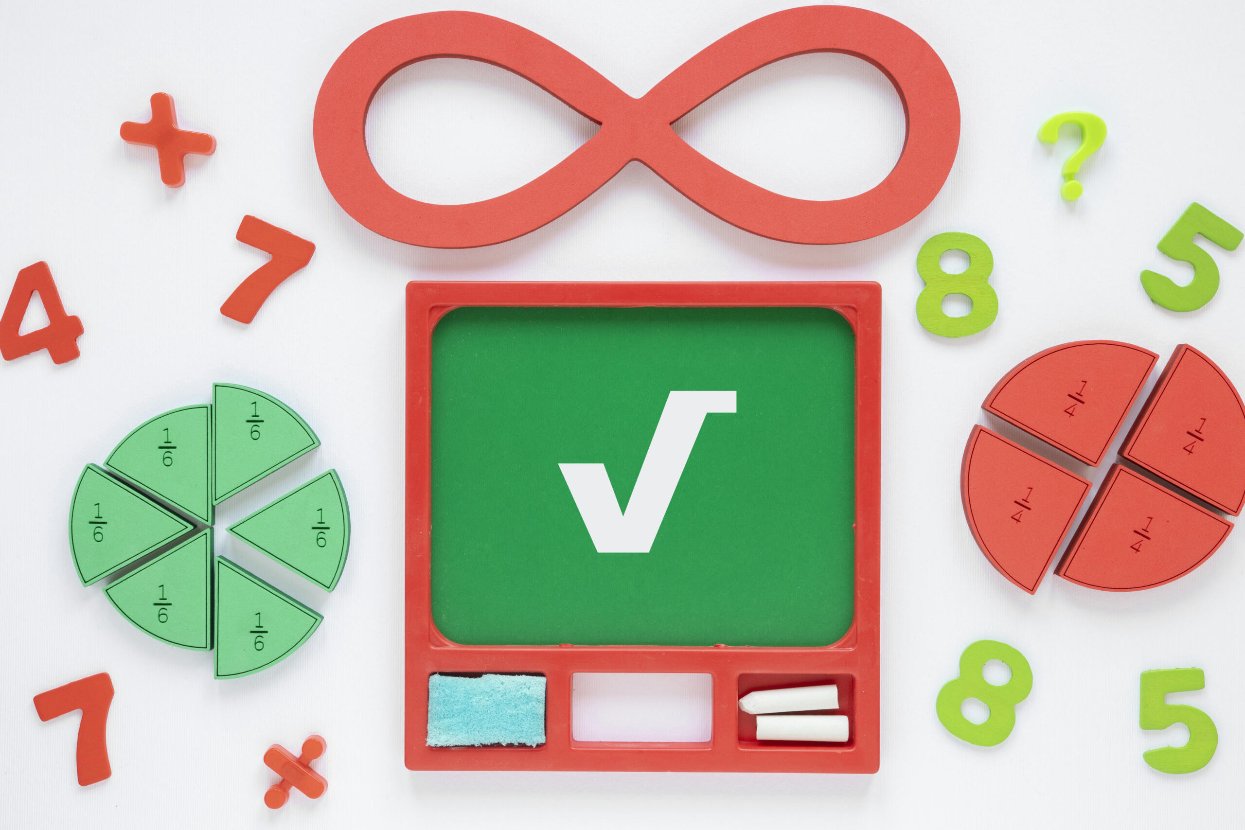 toma de elementos matemáticos y numeros flotando alrededor