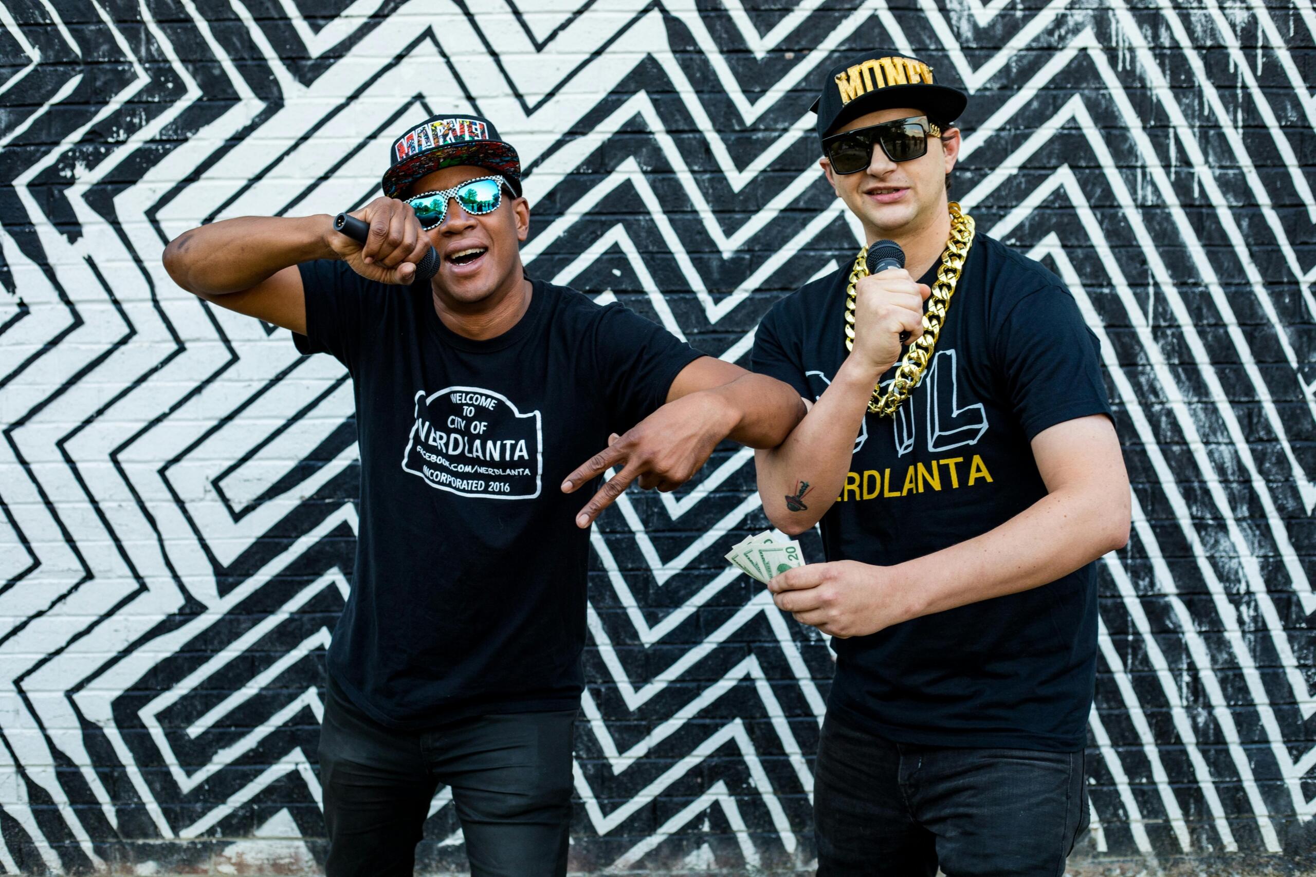 La música urbana es una mezcla de reguetón y rap.