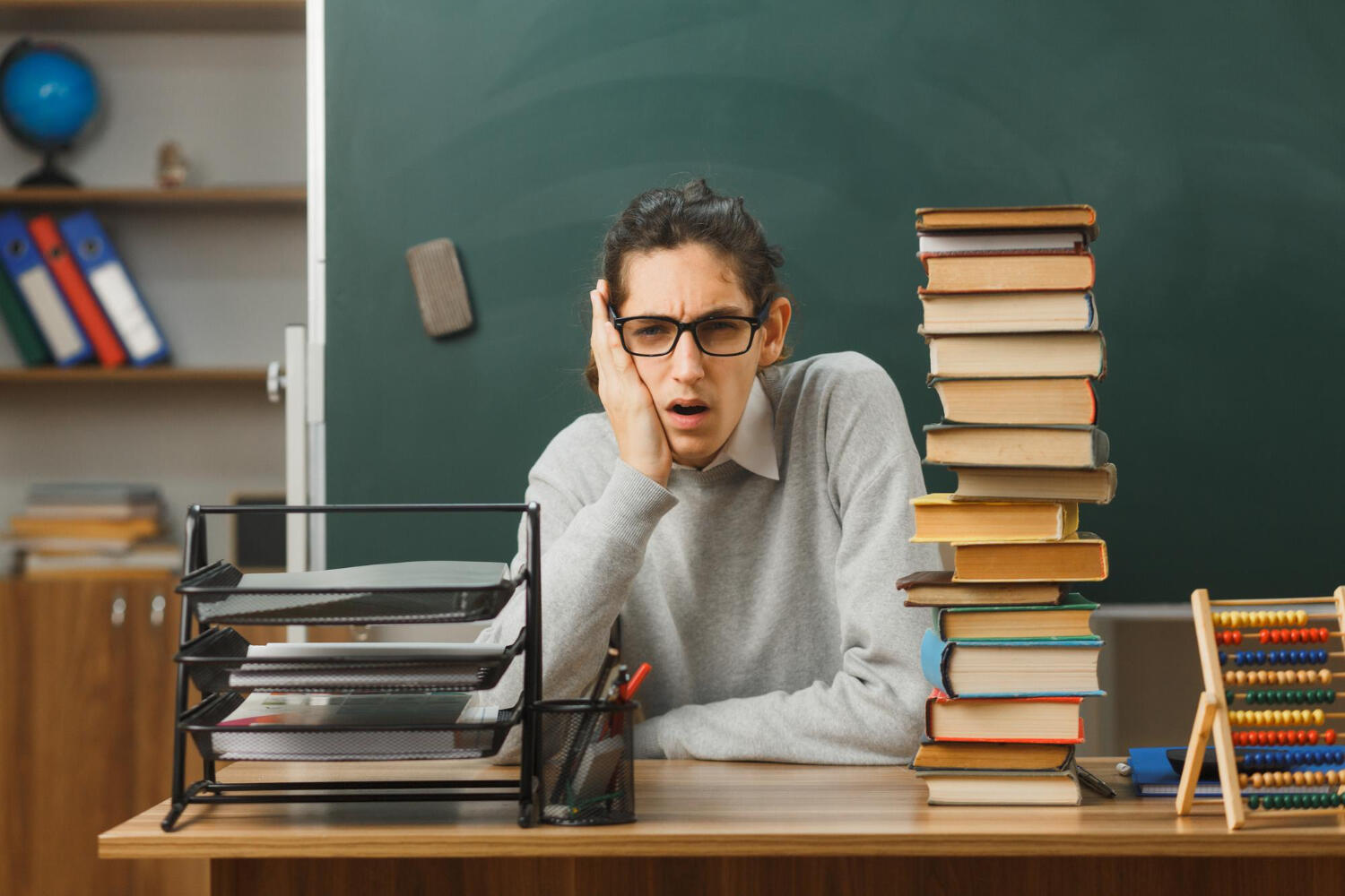 La carrera de docencia universitaria posee ventajas y desventajas de ser profesor en su avance.