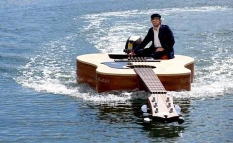 Disfrutad la guitarra