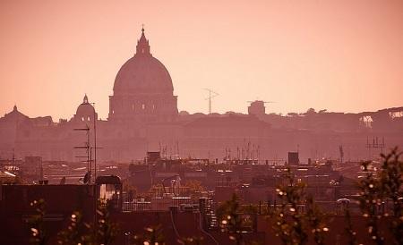 Imagen de la ciudad de Roma al atardecer.