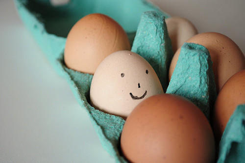 Consumir huevos es muy saludables.