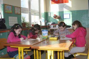 Los niños tienen la capacidad de aprender varias lenguas.