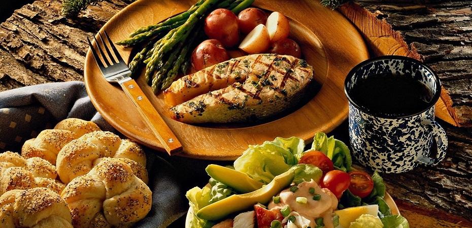 Deliciosa comida ibérica sobre la mesa