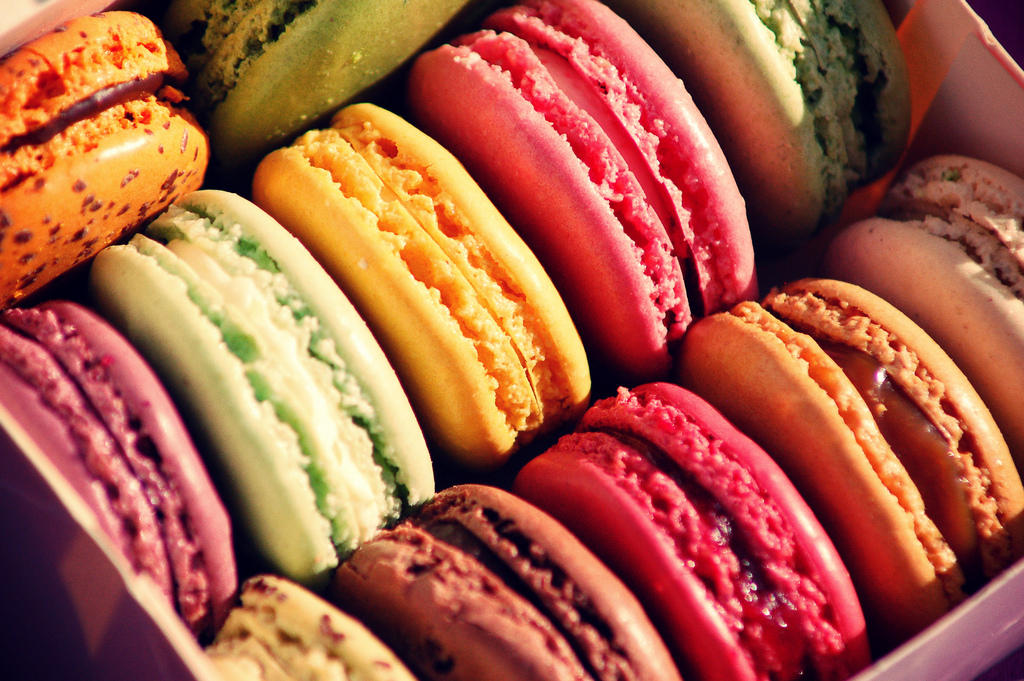 Populares alfajores franceses de varios colores