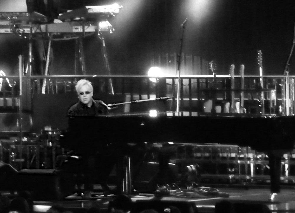 Sir Elton John en uno de sus conciertos