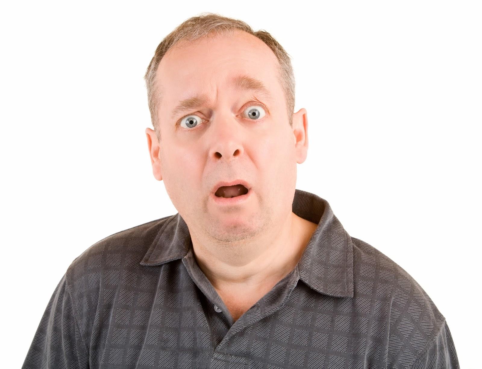 Hombre con cara de sorprendido