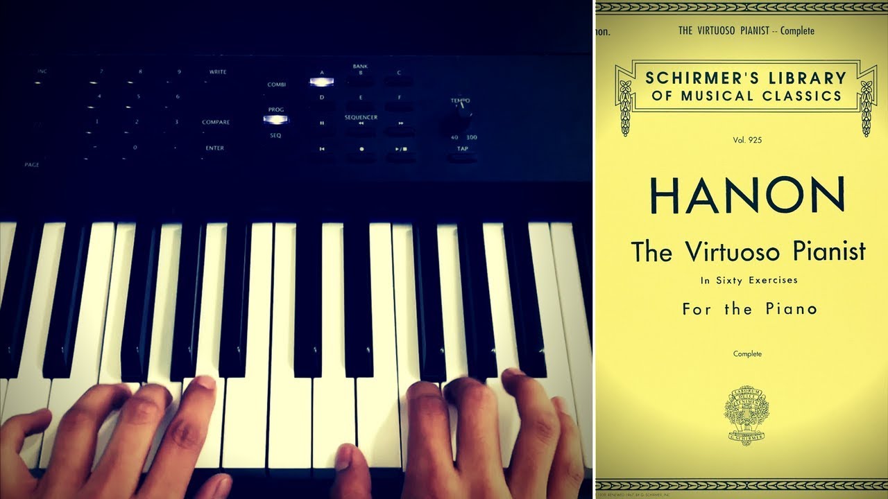A la izquierda, dedos haciendo ejercicios de piano, a la derecha, método Hanon