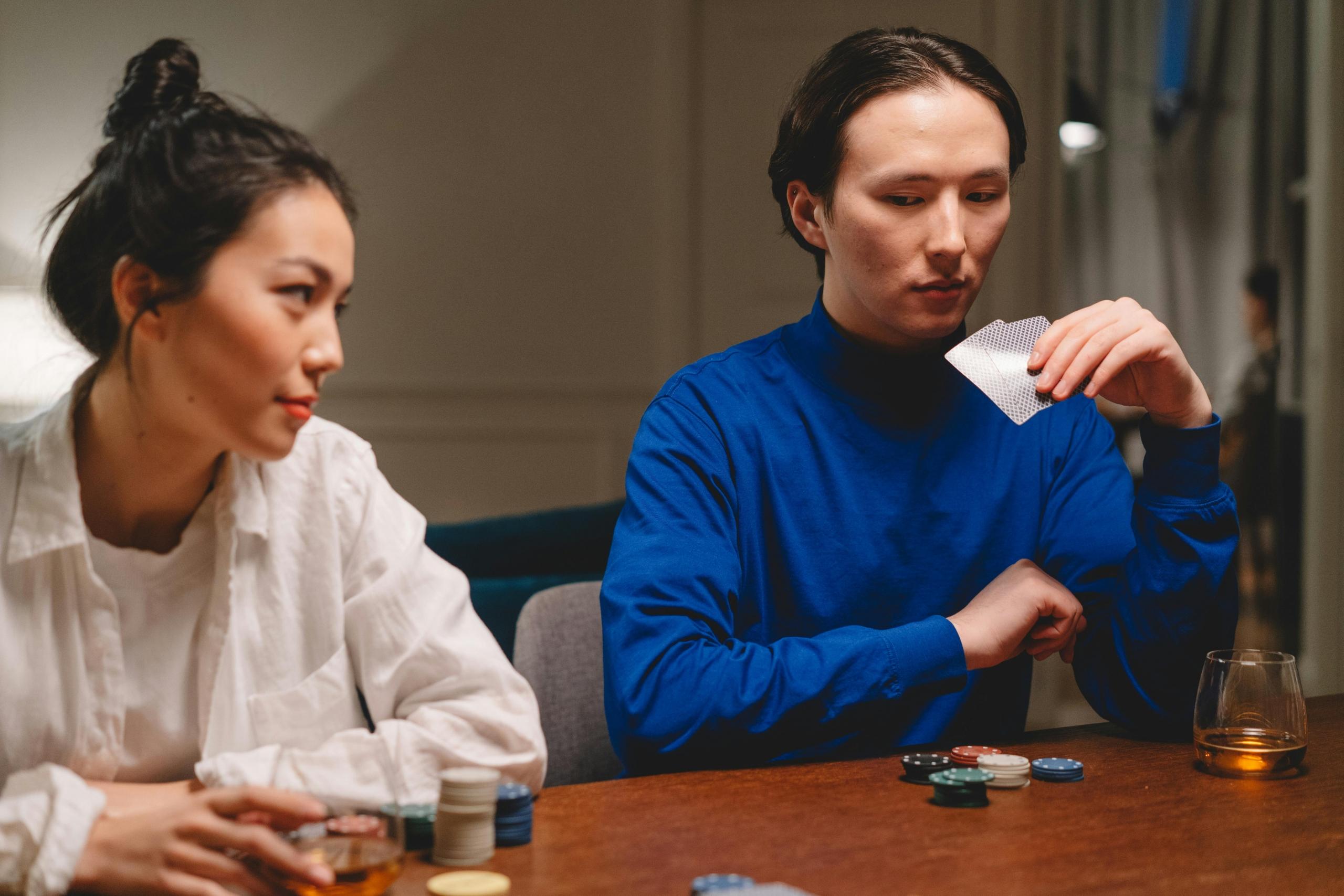 Juego de poker entre dos adversarios