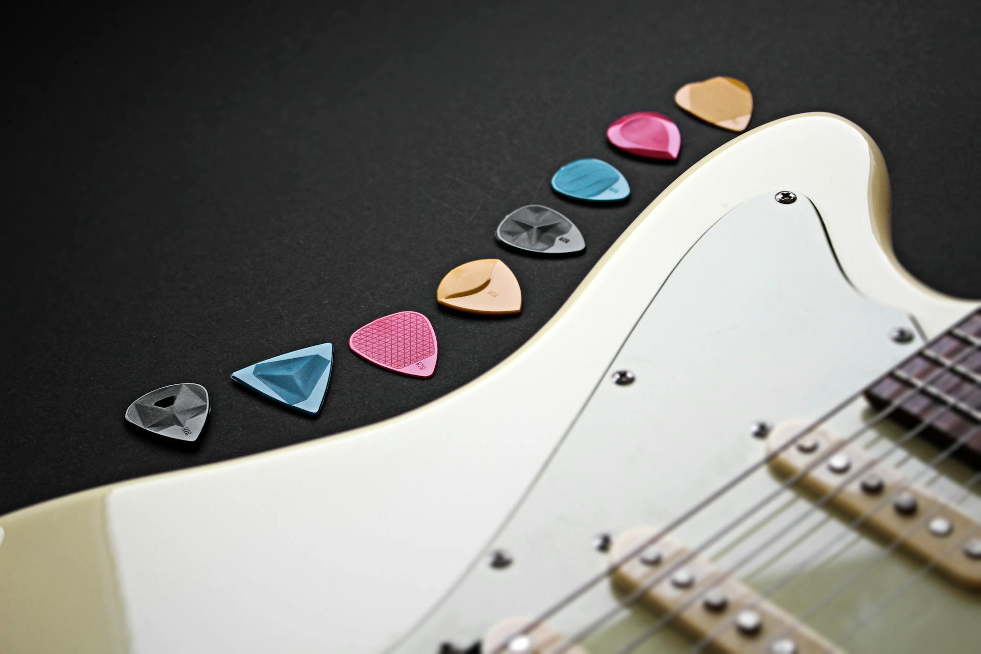 Guitarra púa una mano