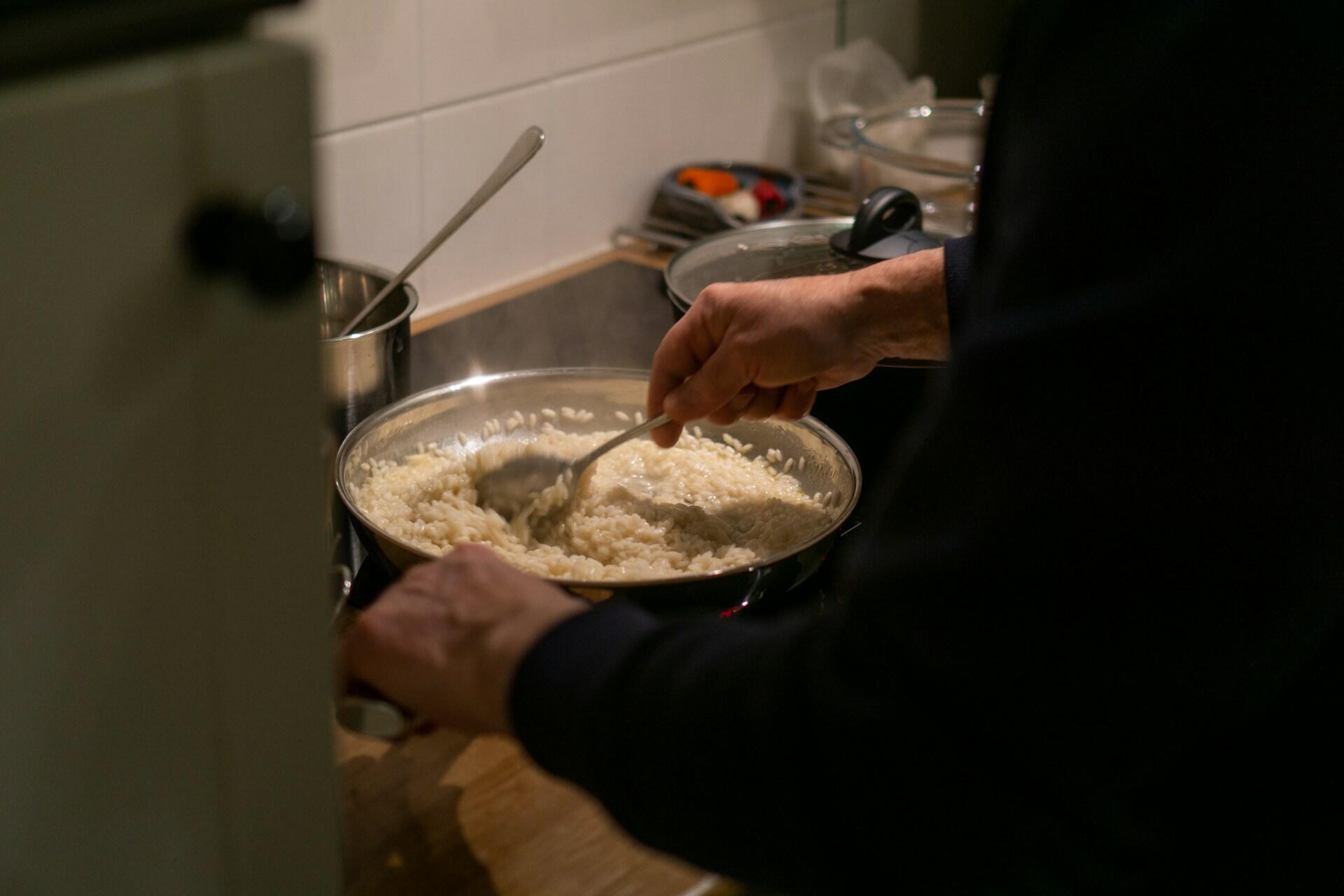 El origen del risotto no está claramente definido