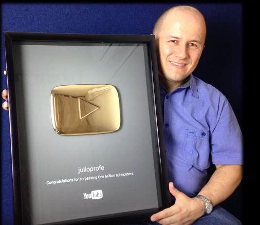 JulioProfe gana Botón Dorado de Youtube