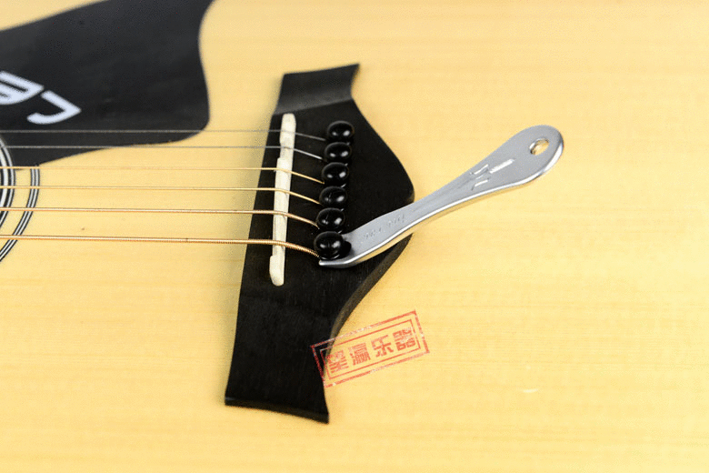 Tremolo puesto en la sexta cuerda de la guitarra