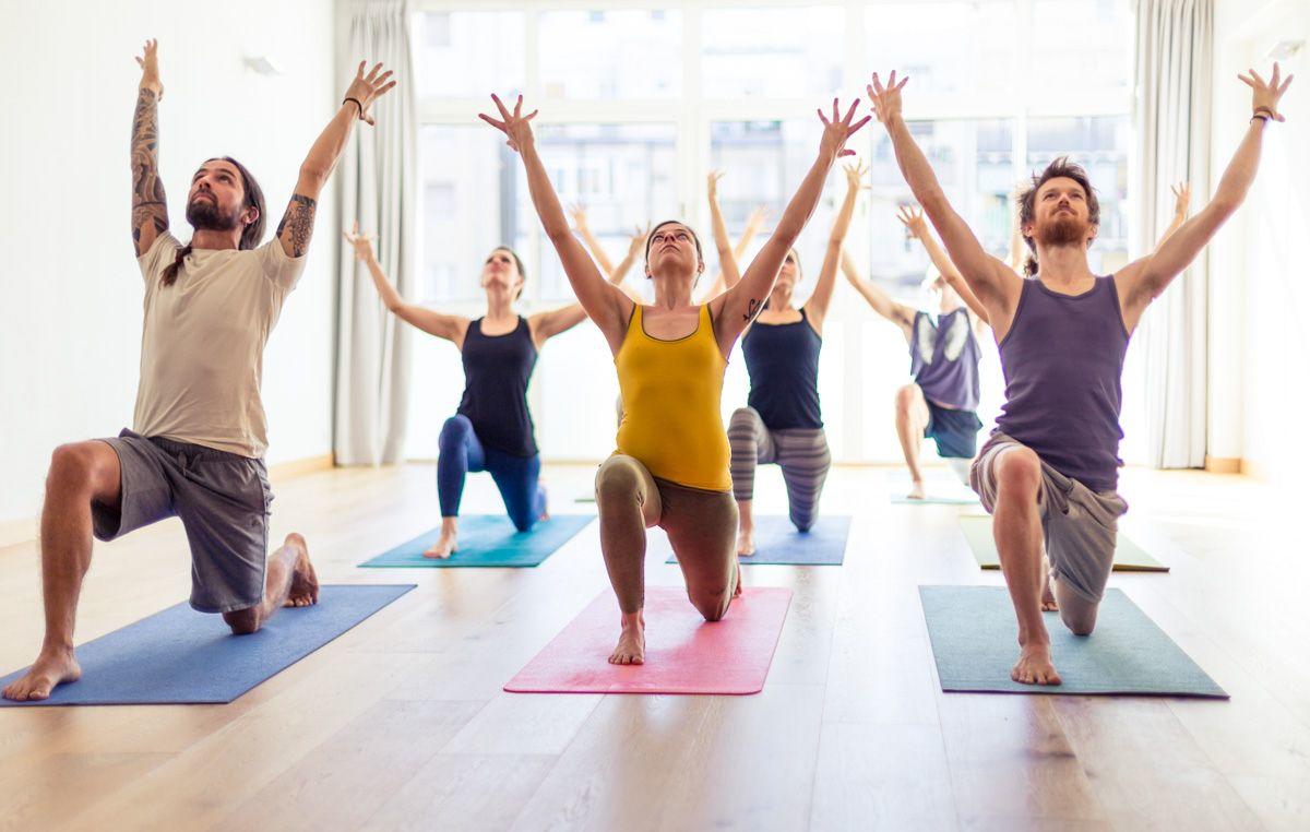 yoga y profesor