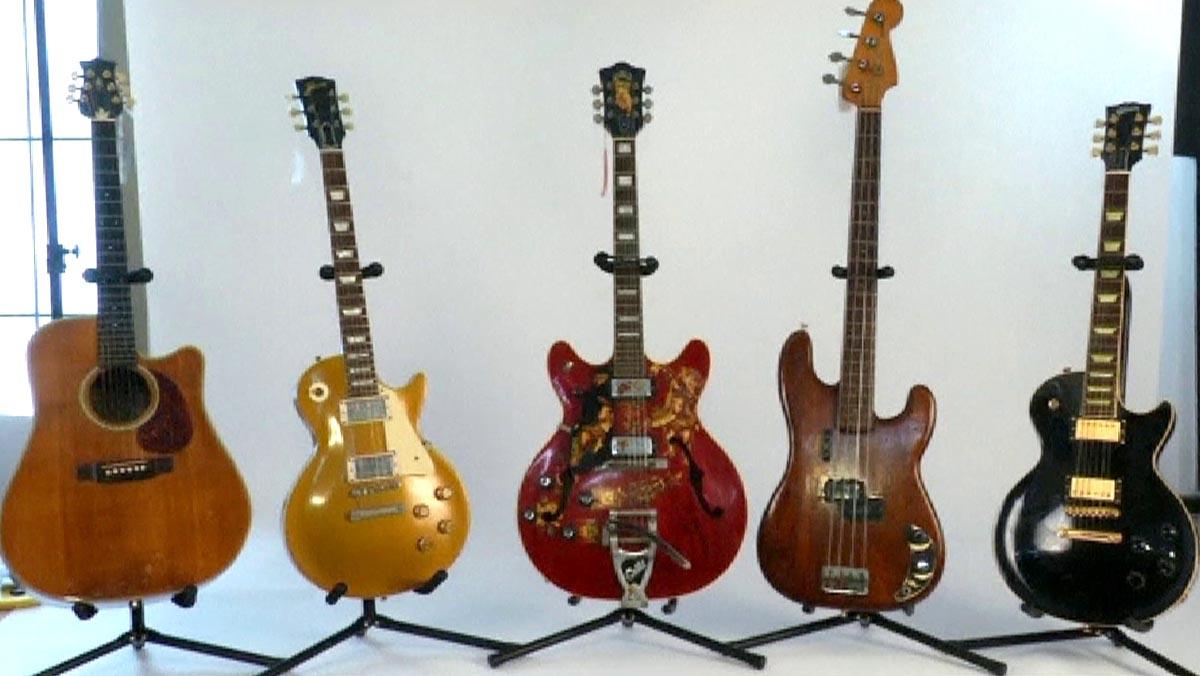 5 Guitarras sobre las bases de piso
