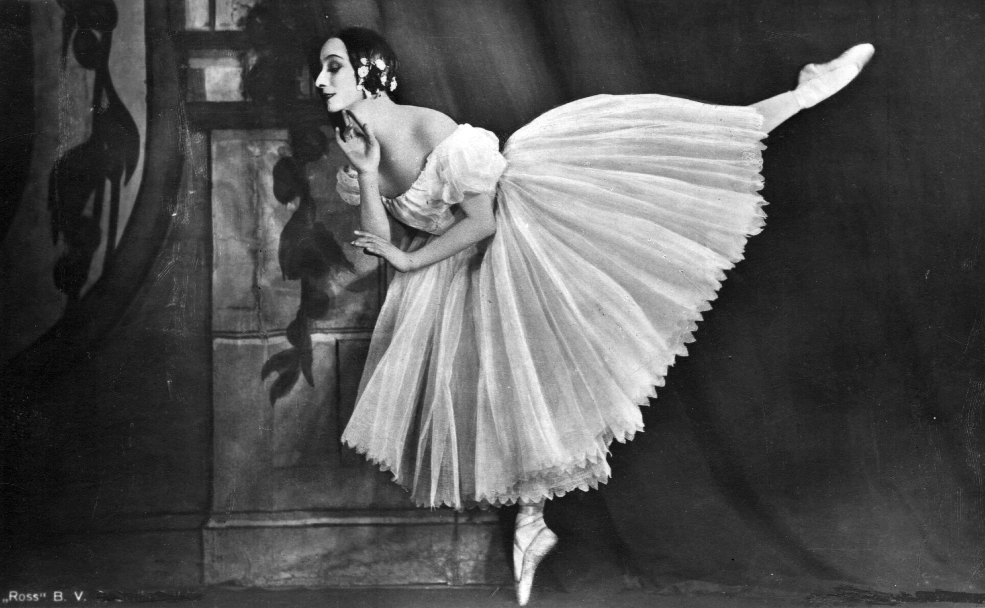 Su figura es inconfundible para el ballet y la danza