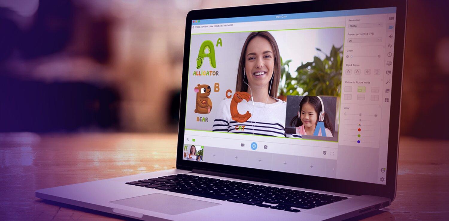 Portátil en el que se puede ver una profesora sonriendo mientras dicta clases.