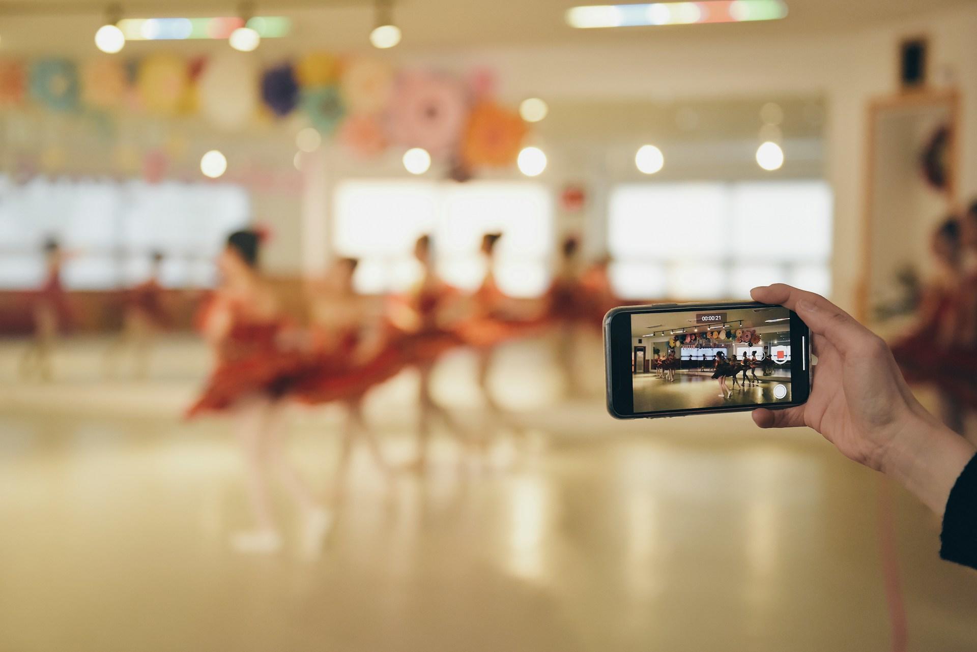 Grabar las coreografías es una opción para memorizarlas