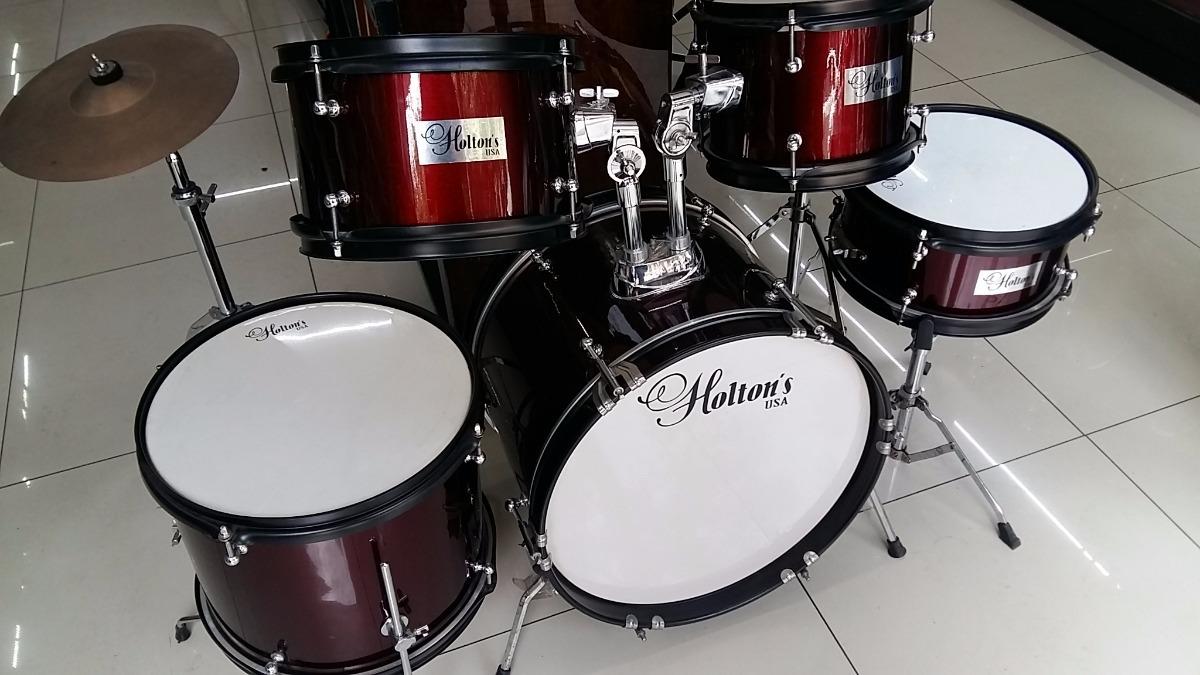 <em> Batería acústica marca Horton. </em>