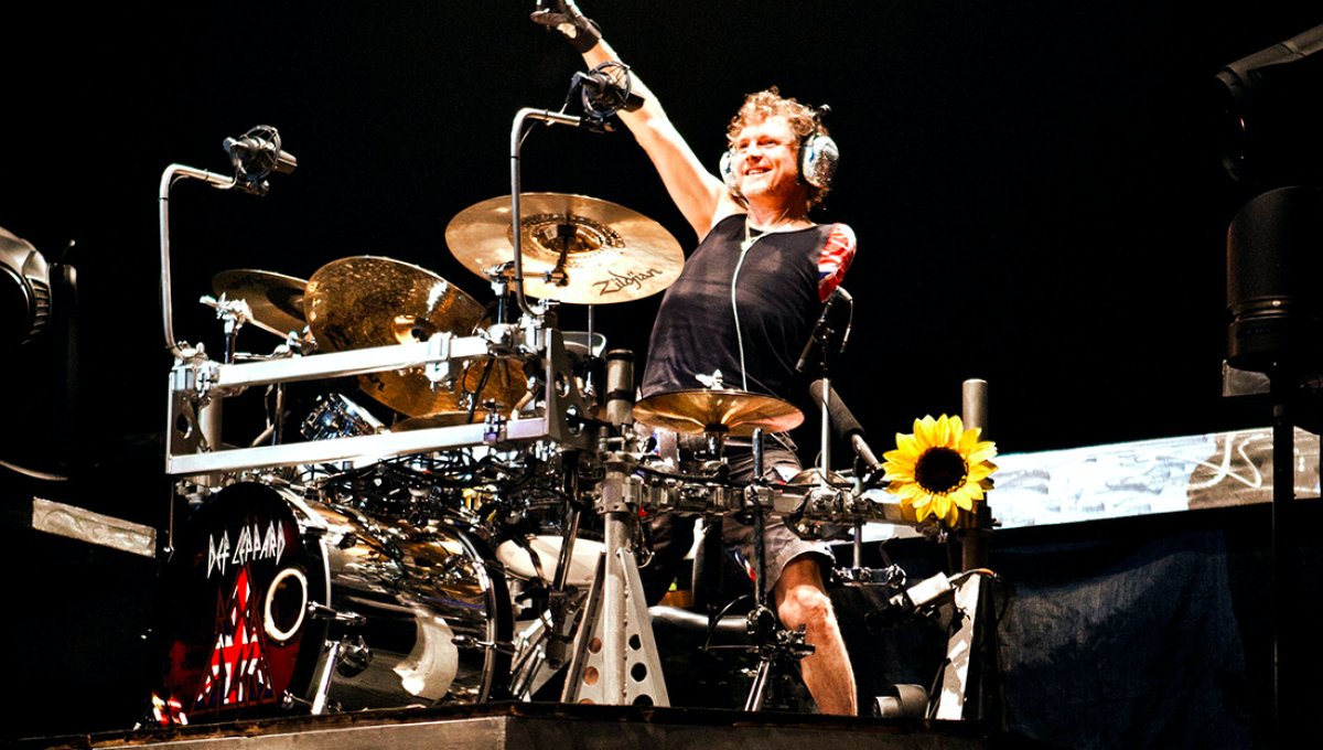 <em> Rick Allen, baterista de la legendaria banda Def Lepard. Llamado el dios del trueno por su único estilo y el poder implantado por su batería a pesar de perder un brazo. </em>