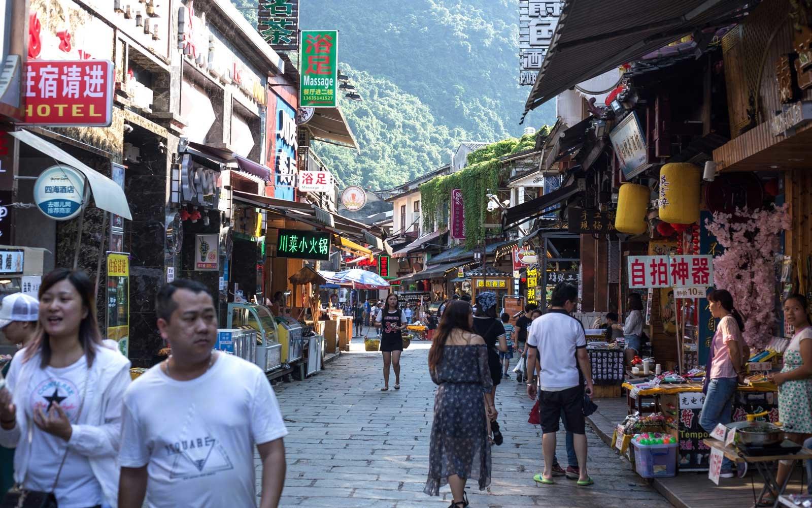 Yangshuo: A lot of peoples crowded in yangshuo xijie to shopping.