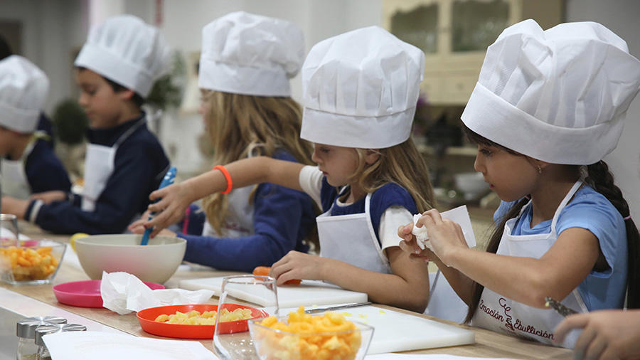 <em> Despiértale el amor por la comida a temprana edad. </em>