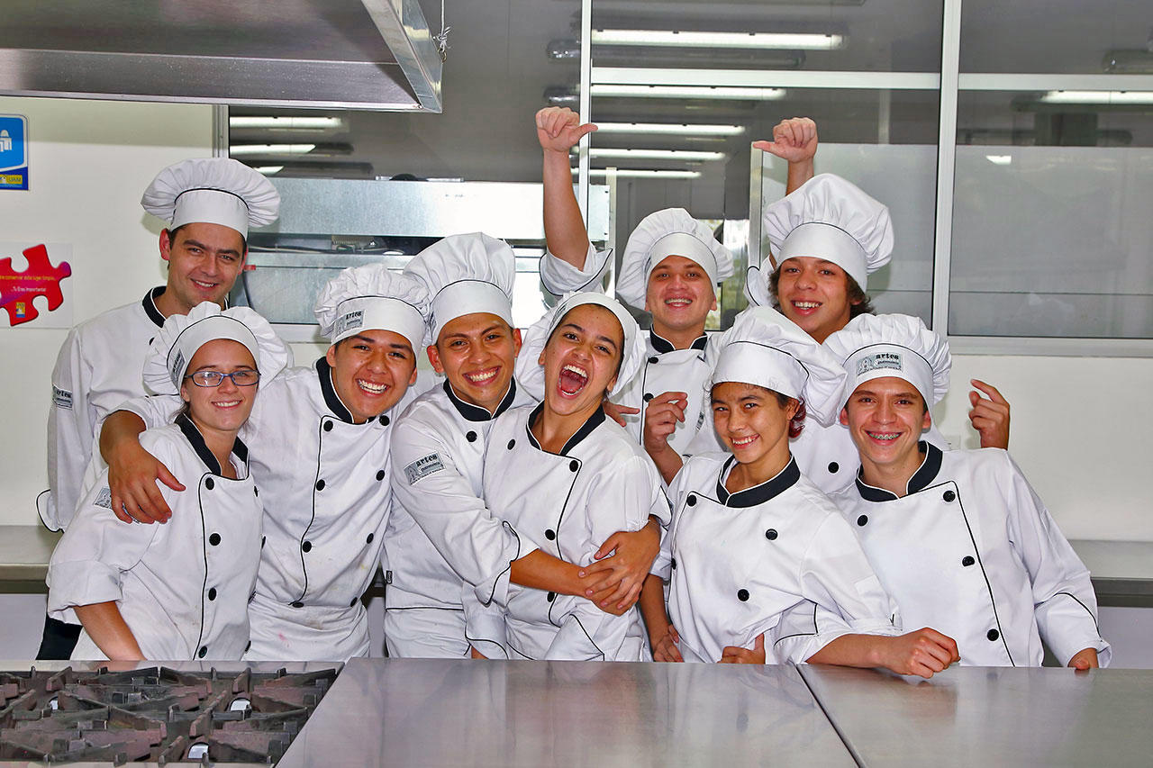 <em> Los chefs más famosos del mundo empezaron jóvenes a cocinar. </em>