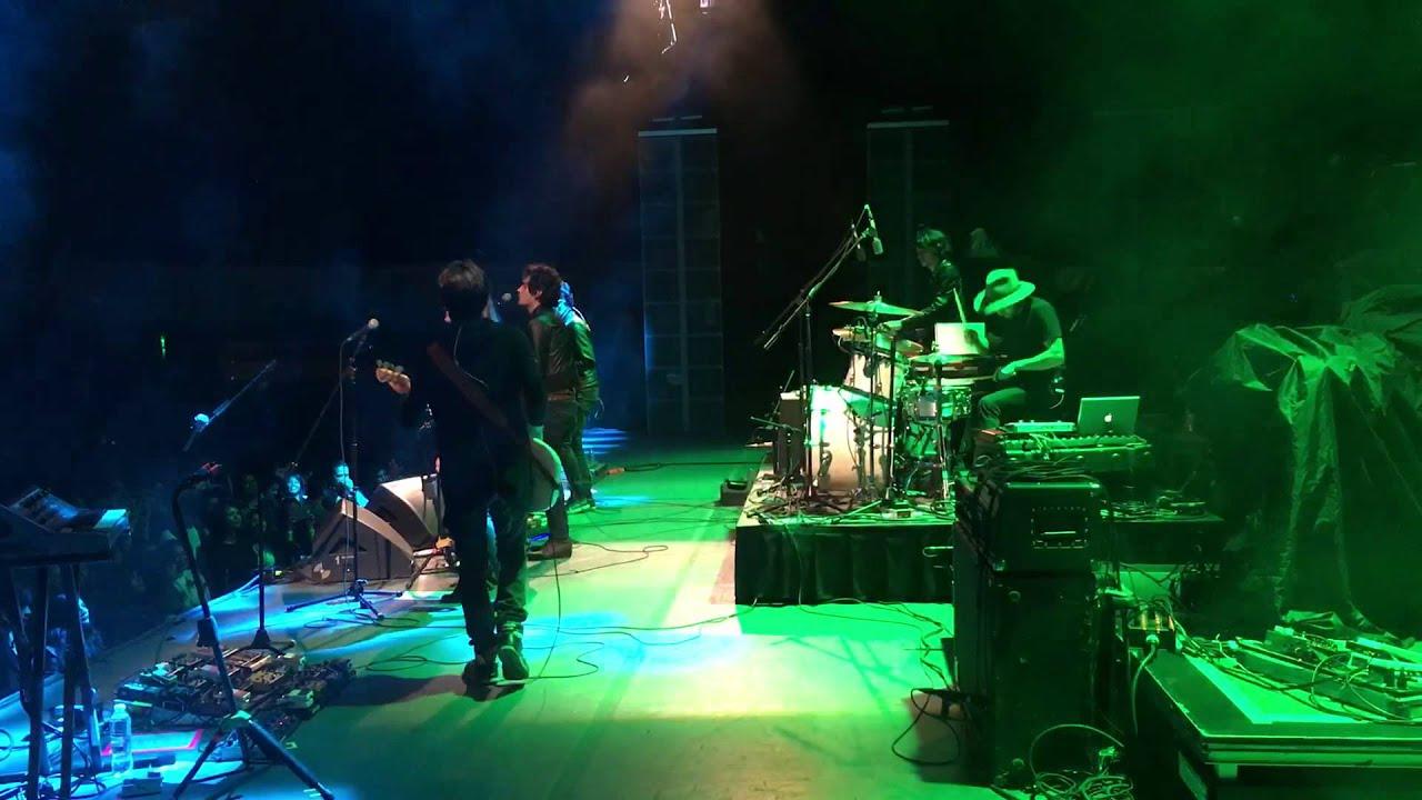 ¿Te gustaría estar en vivo con una banda? Anímate a darle poder y sonido a tu batería con unas clases particulares.
