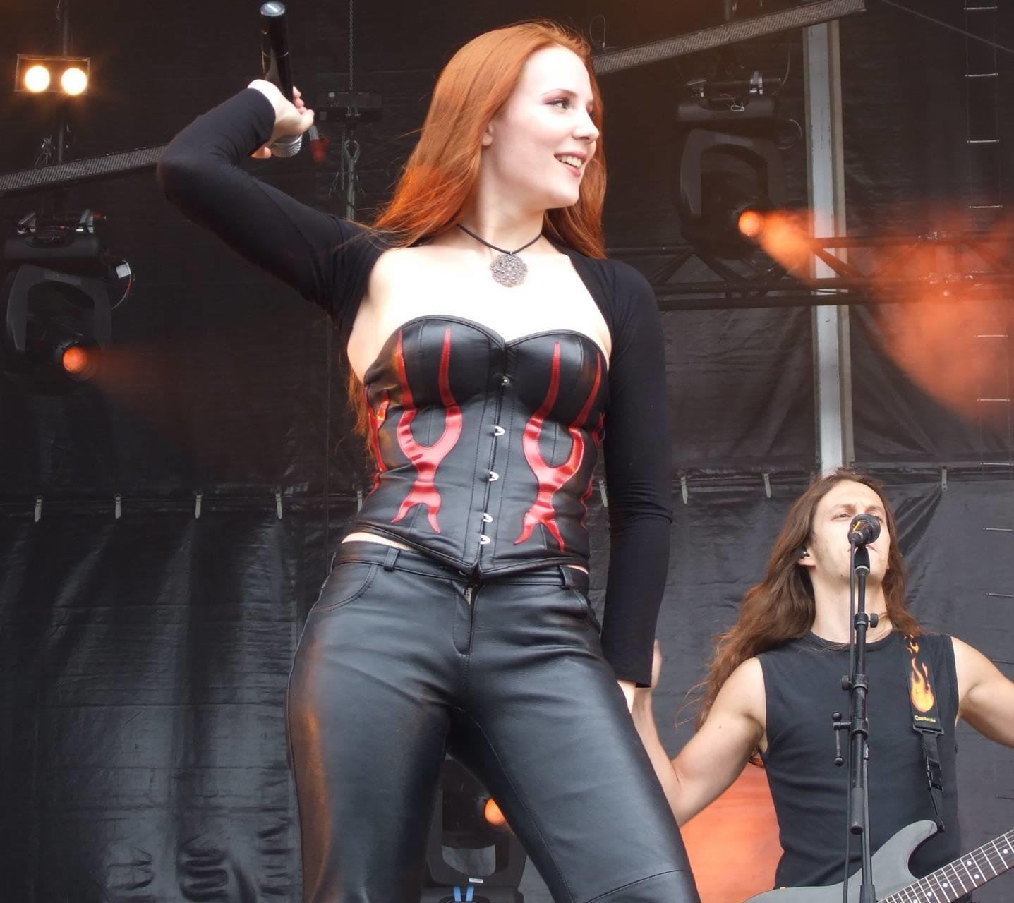 <em> Anímate a ser profesor de canto de las futuras estrellas. <em>