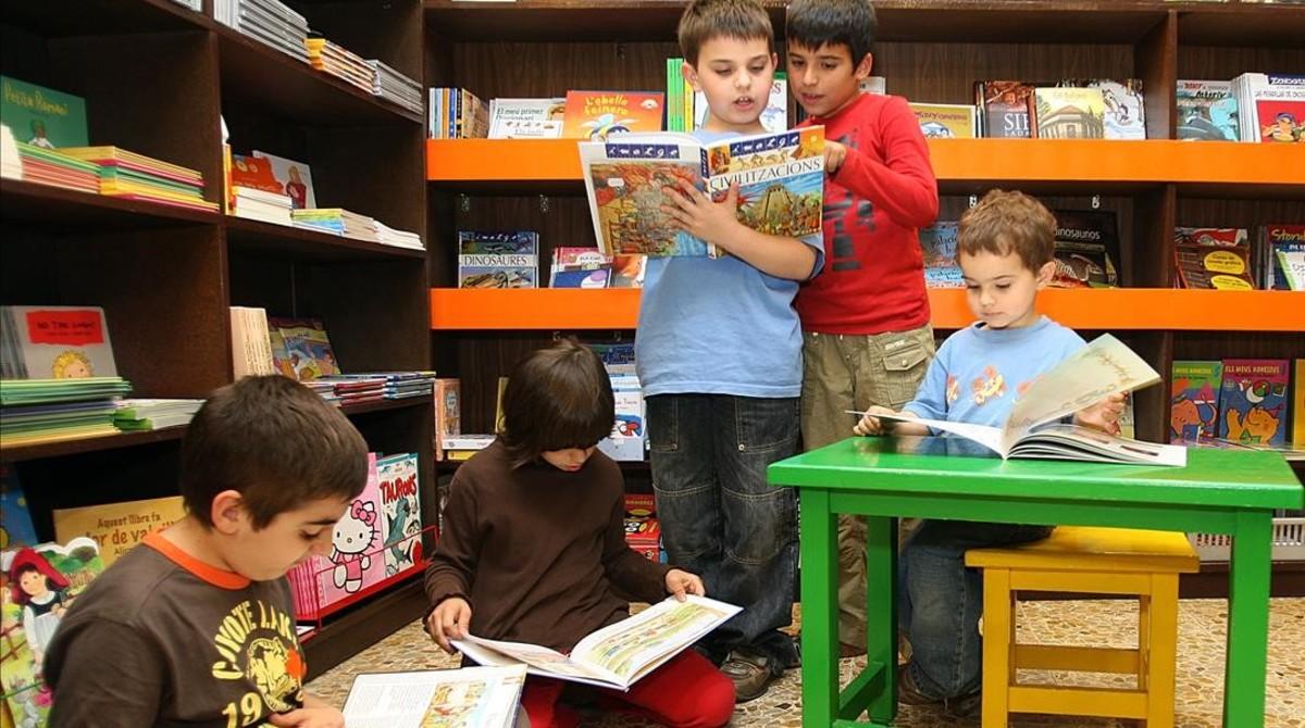 niños con libros