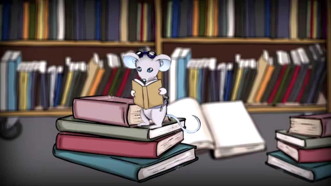 Ratón caricatura en Biblioteca leyendo libros