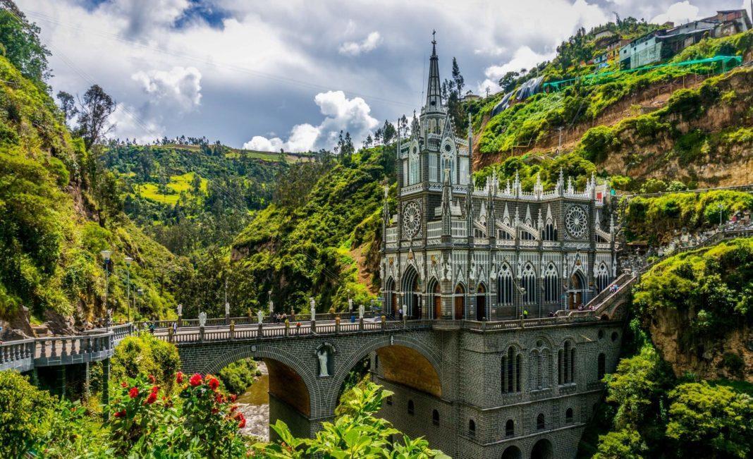 <em> Entre tus clases de español puedes viajar y conocer los mejores y más relevantes parajes turísticos escondidos por toda Colombia. </em>