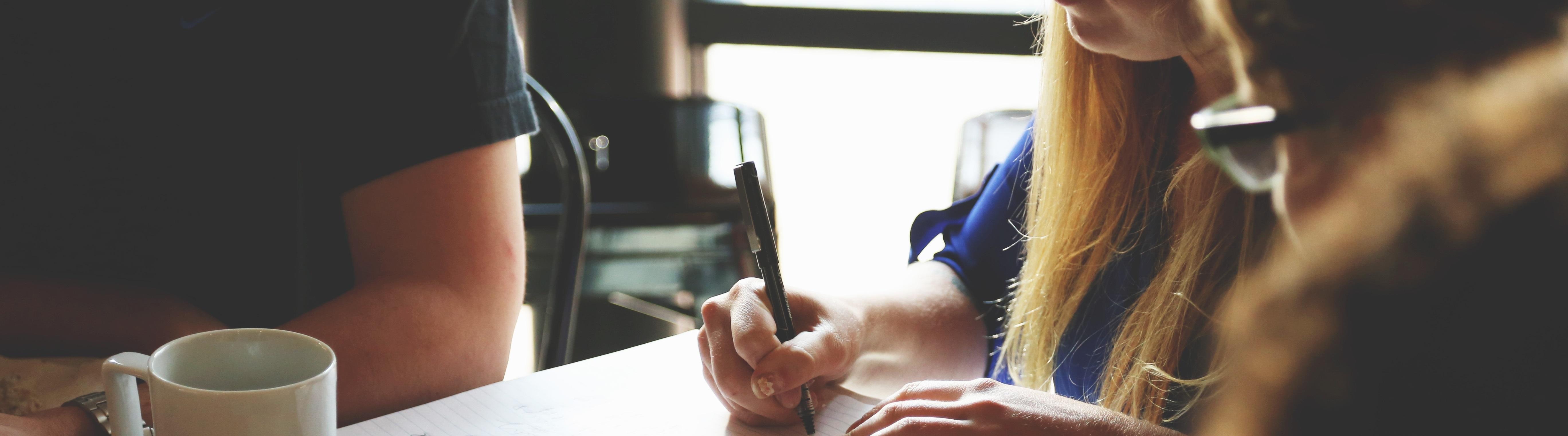 <em> Tomar un examen de certificación en portugués es la mejor hoja de vida para buscar emplearte como profesor. </em>