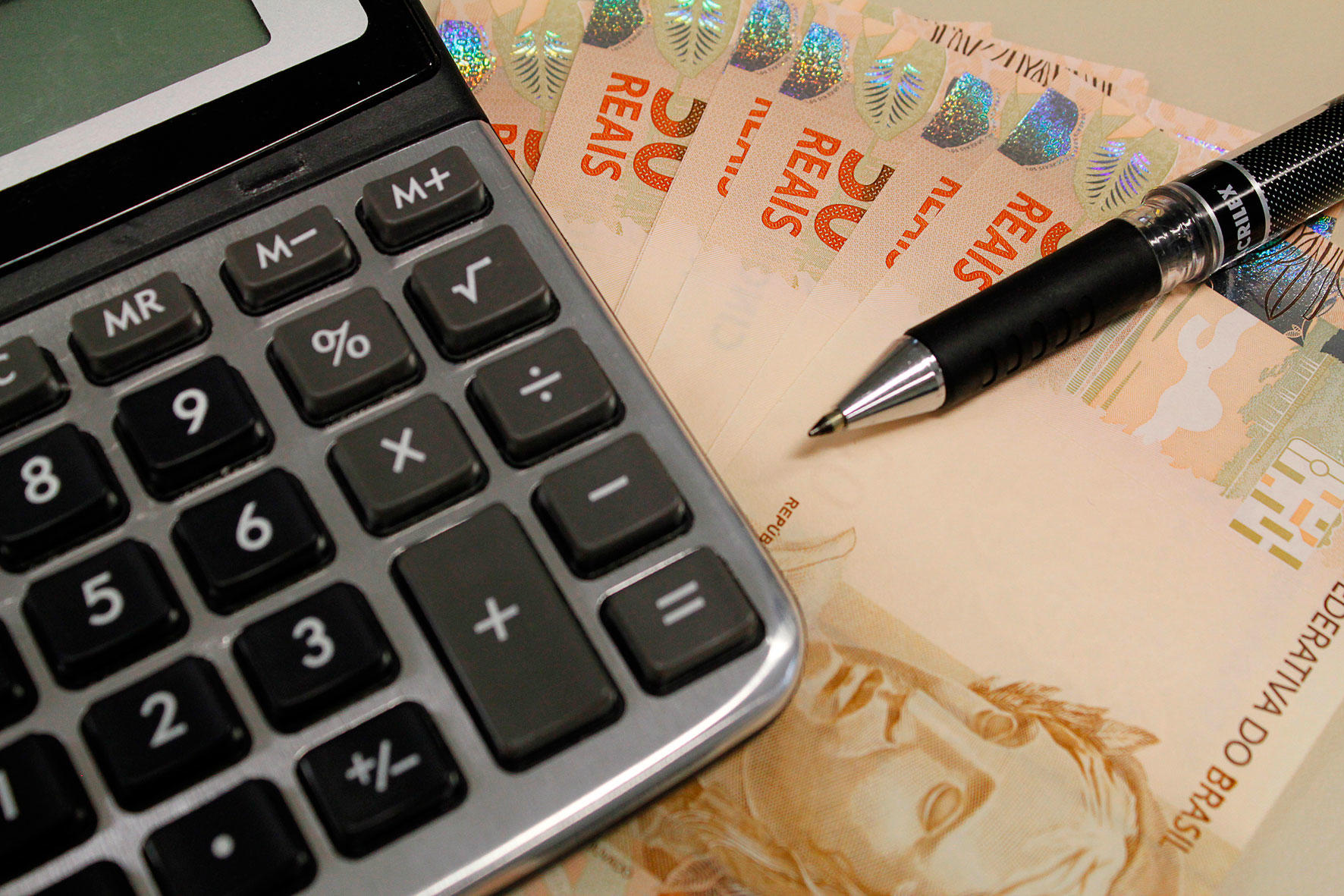 Calcula el precio de una clase particular de portugués.