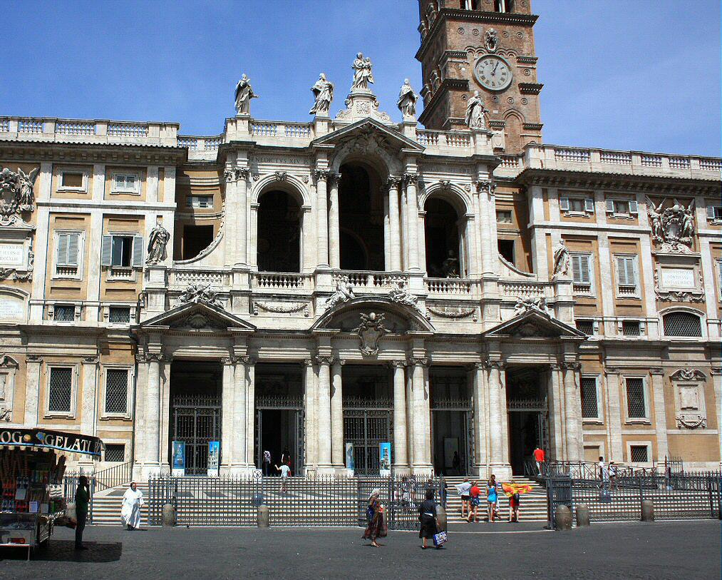 Basílica de santa maria vista de desde afuera.