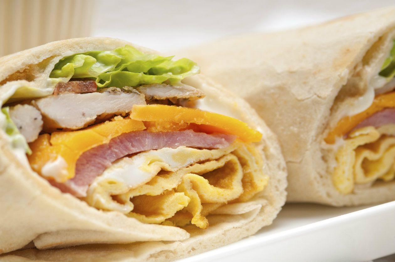 <em> Casi cualquier cosa se puede colocar dentro de dos panes y llamarlo Sándwich, o bien enrollarlo en tortillas y llamarlo Wrap. </em>