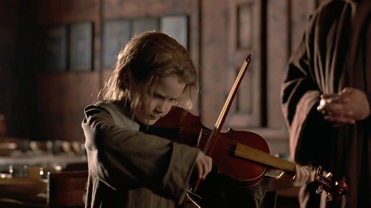 Niña con un violín.