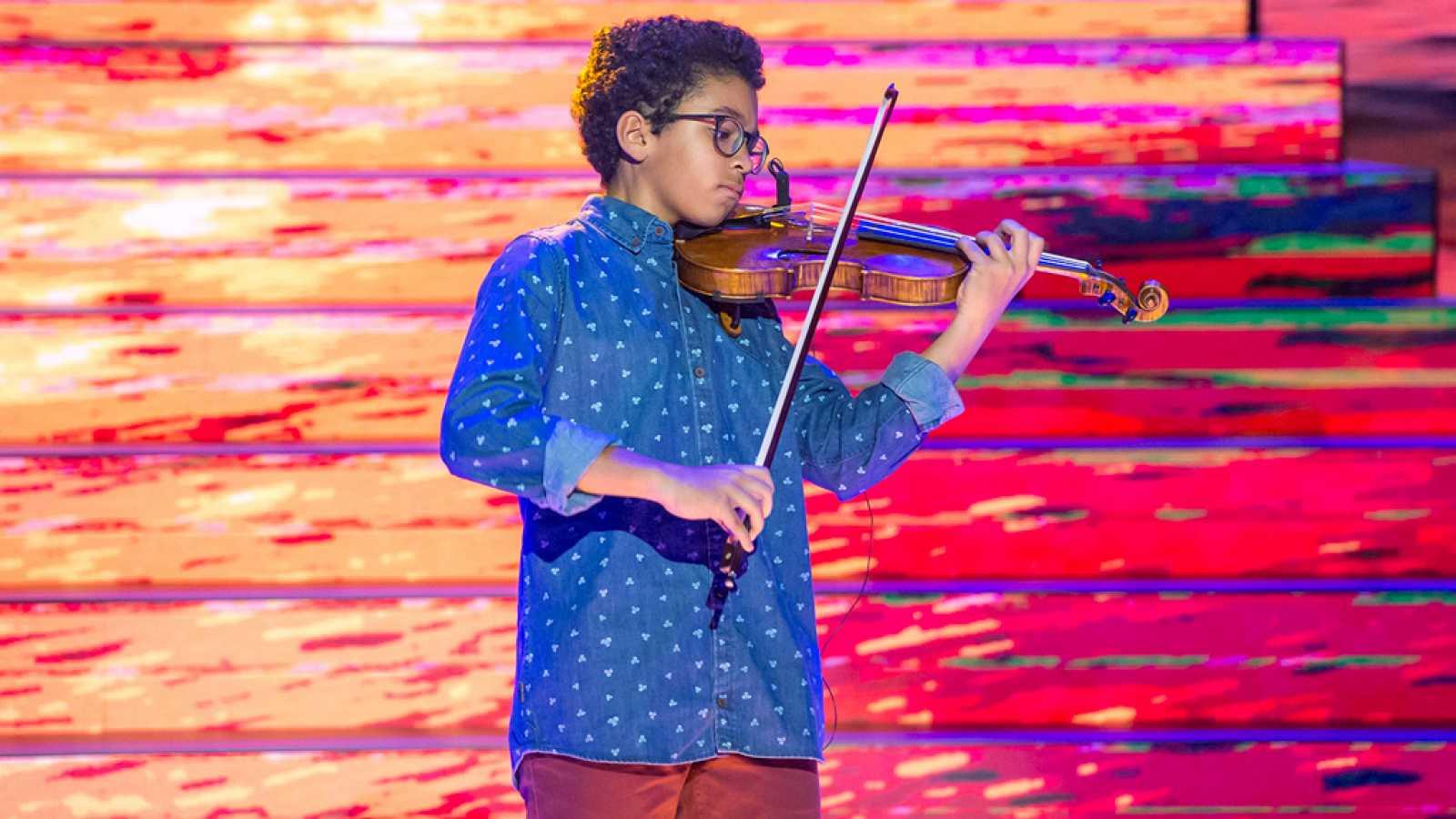 Niño con violín.