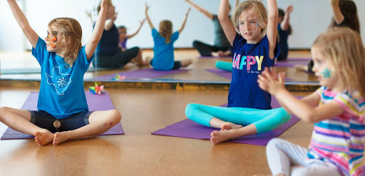 <em> No hay edad para empezar a aprender Yoga, niños y adultos disfrutan por igual. </em>
