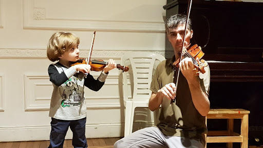 <em> Entre los métodos musicales más efectivos se encuentra el método Suzuki, ¿tu profesor de violín conoce este método de aprendizaje musical? </em>