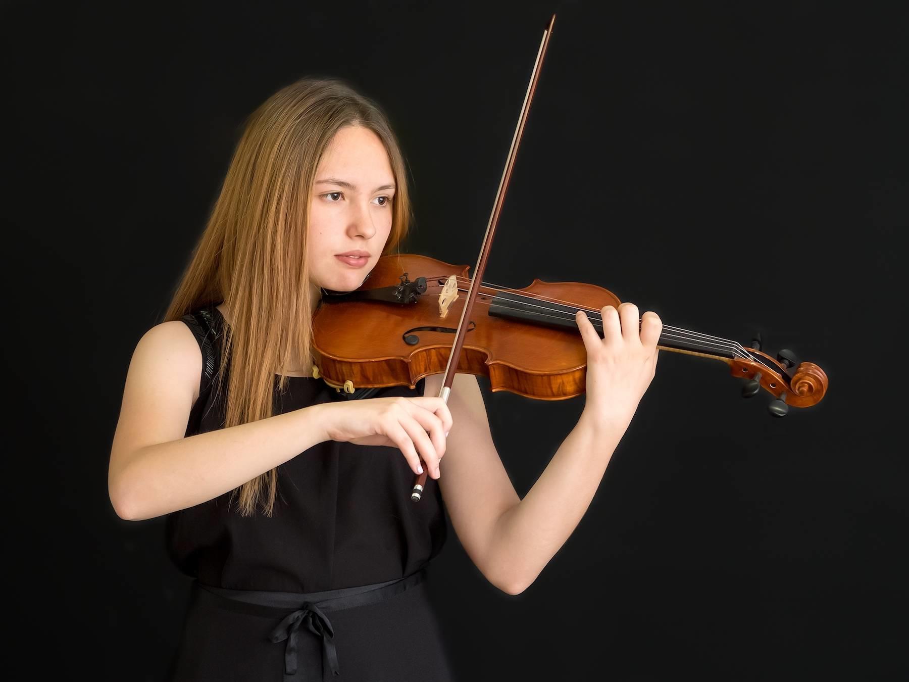 <em> Toma clases particulares de violín online para preparar tus exámenes del conservatorio. Photo Mateo Raseron. </em>