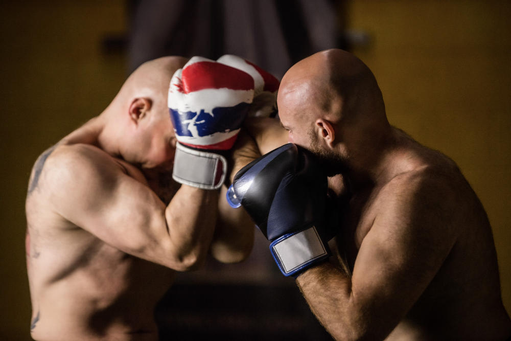 Dos oponentes en pelea de Boxeo tradicional