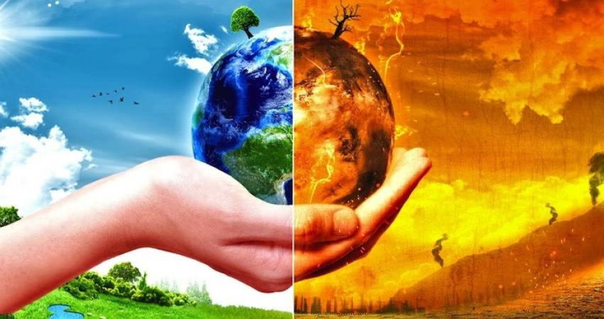 Mano, sosteniendo el planeta tierra, antes y después del calentamiento global.
