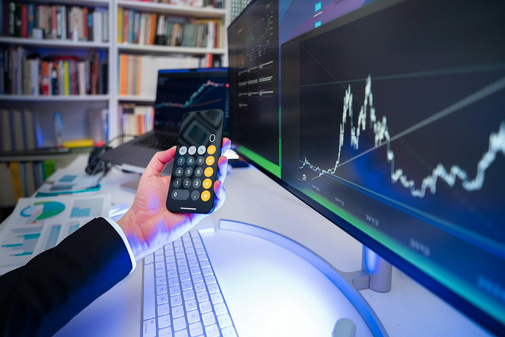 Computadora con un gráfico económico